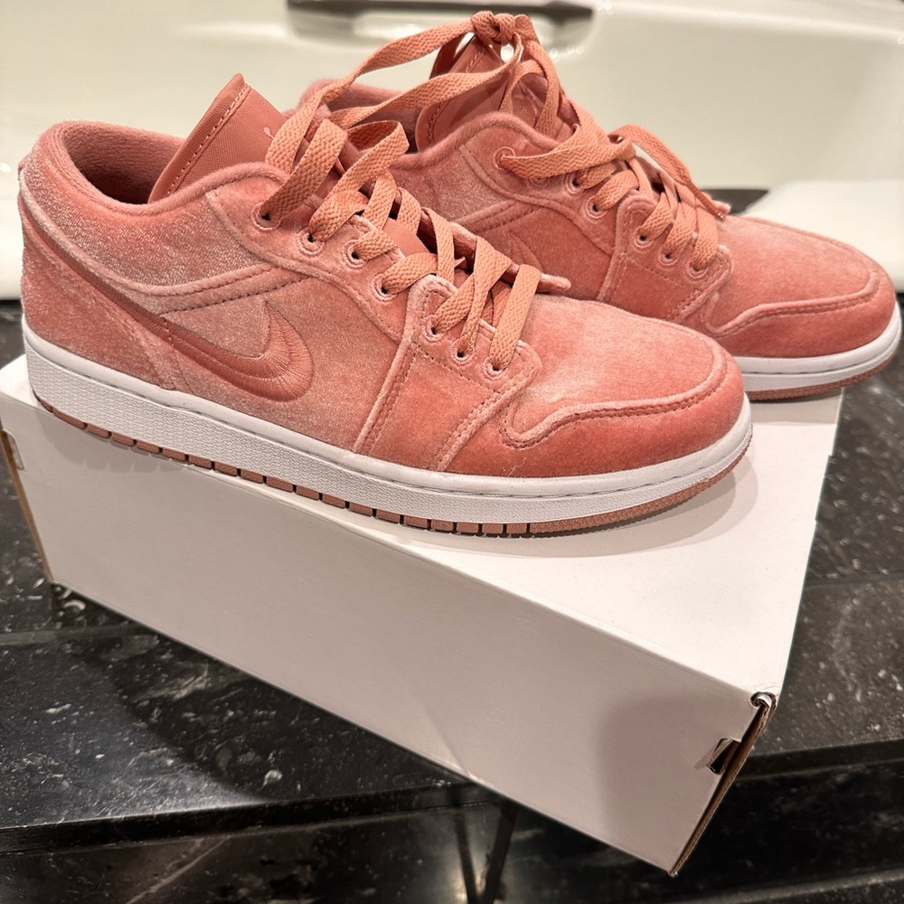 Air Jordan 1 *Pink Velvet 8